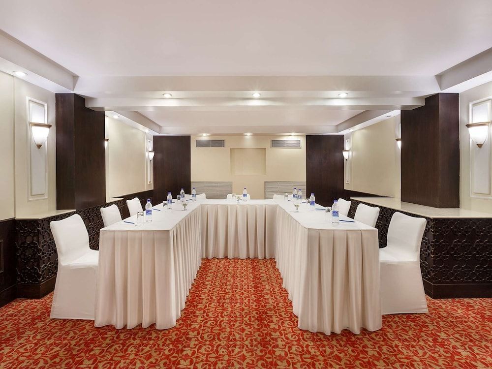La Place Sarovar Portico 1