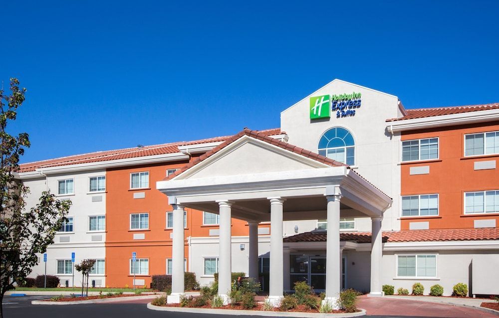 Holiday Inn Express & Suites OROVILLE LAKE by IHG 1