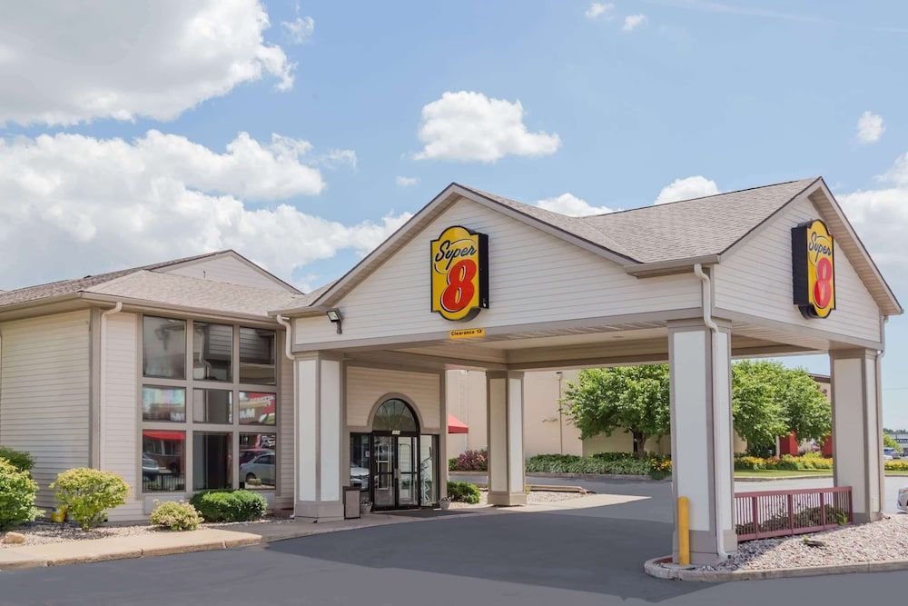 Super 8 by Wyndham Appleton 1