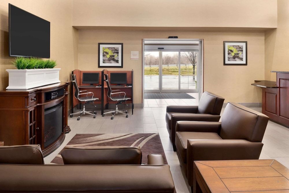 Hawthorn Extended Stay by Wyndham Milwaukee Airport 2
