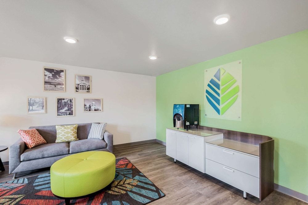 WoodSpring Suites Chicago Addison 2