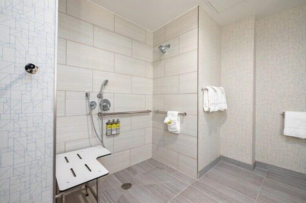 Holiday Inn Express & Suites SAN JOSE – SILICON VALLEY by IHG 1
