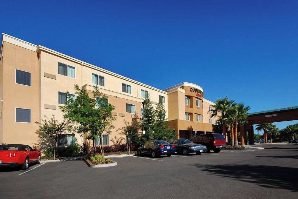 Courtyard by Marriott Merced 1