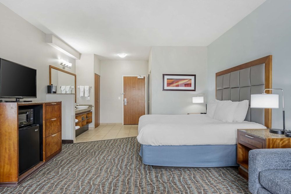Best Western PLUS Peppertree Inn at Omak 1