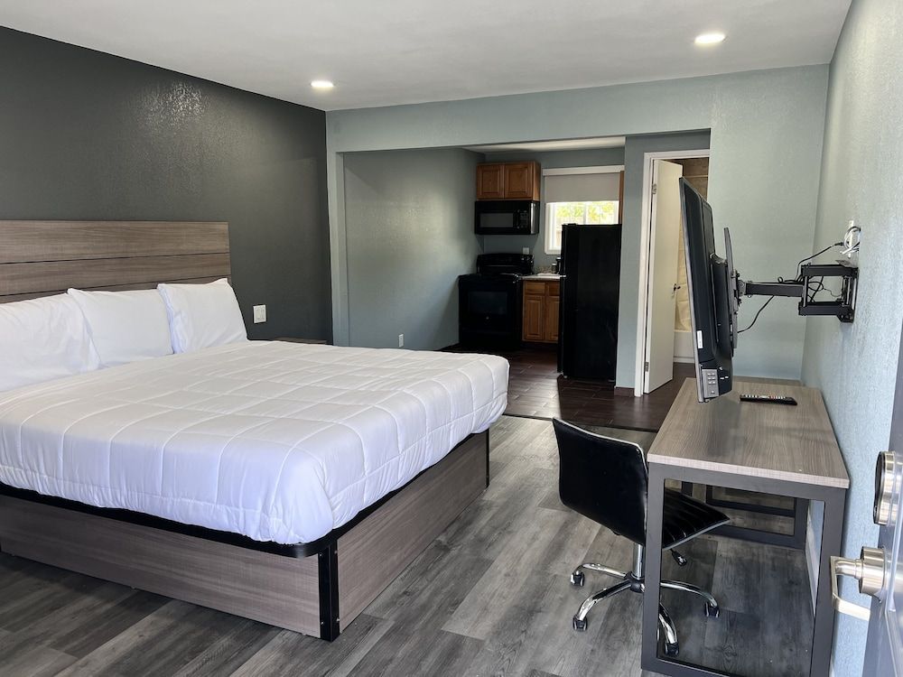 Surf City Inn and Suites 1