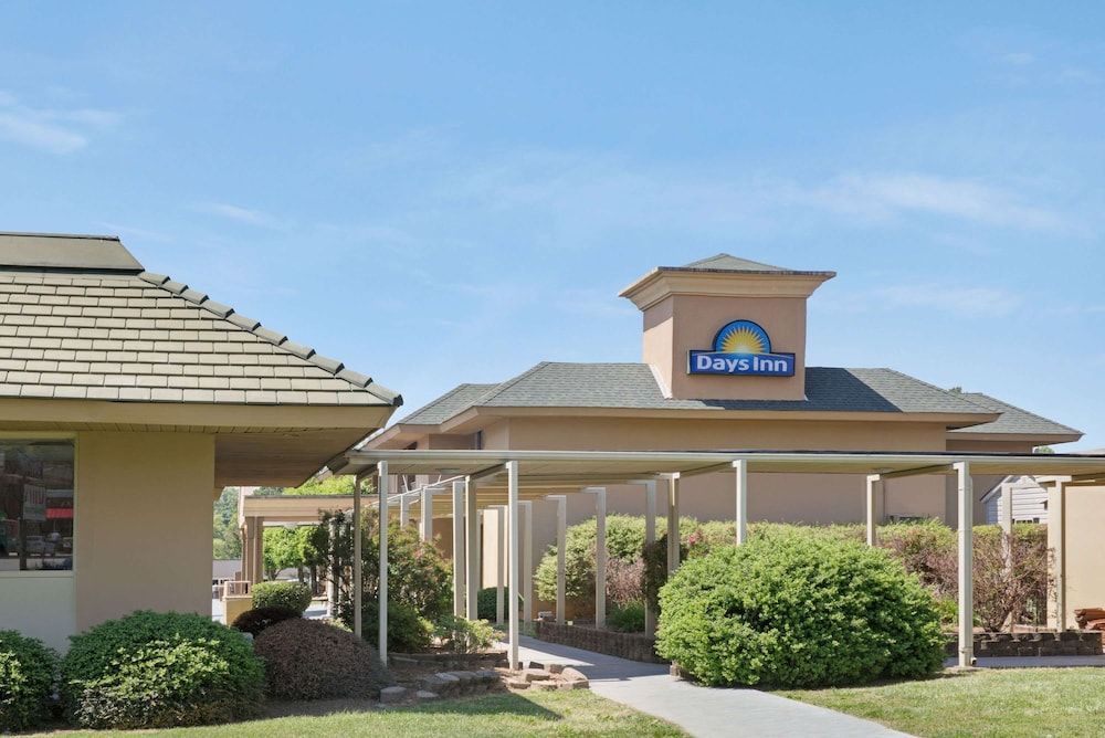 Days Inn by Wyndham Charlotte/Woodlawn Near Carowinds 1