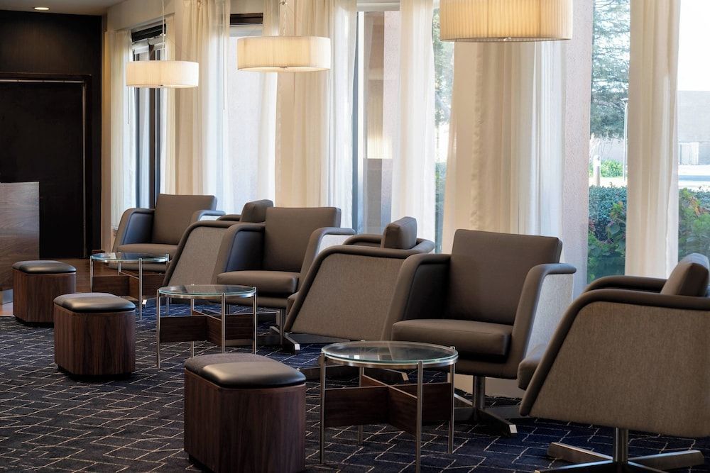 Courtyard by Marriott Bakersfield 2