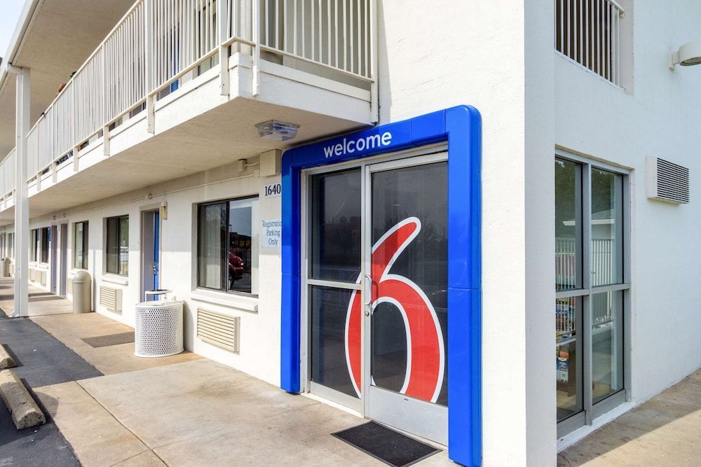 Motel 6 Redding, CA - Central 1