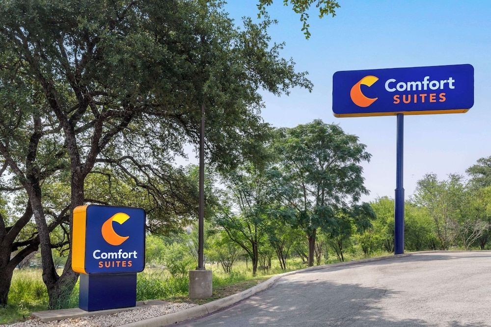 Comfort Suites Medical Center near Six Flags 1