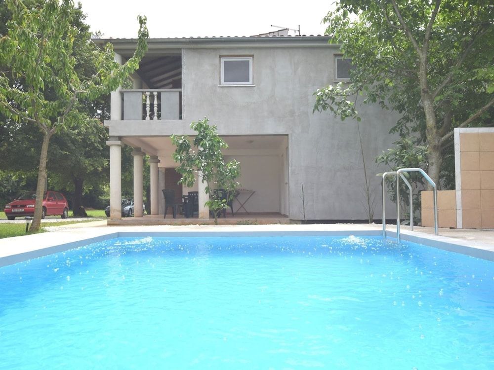 Modern Pool Apartment in Banjole 1