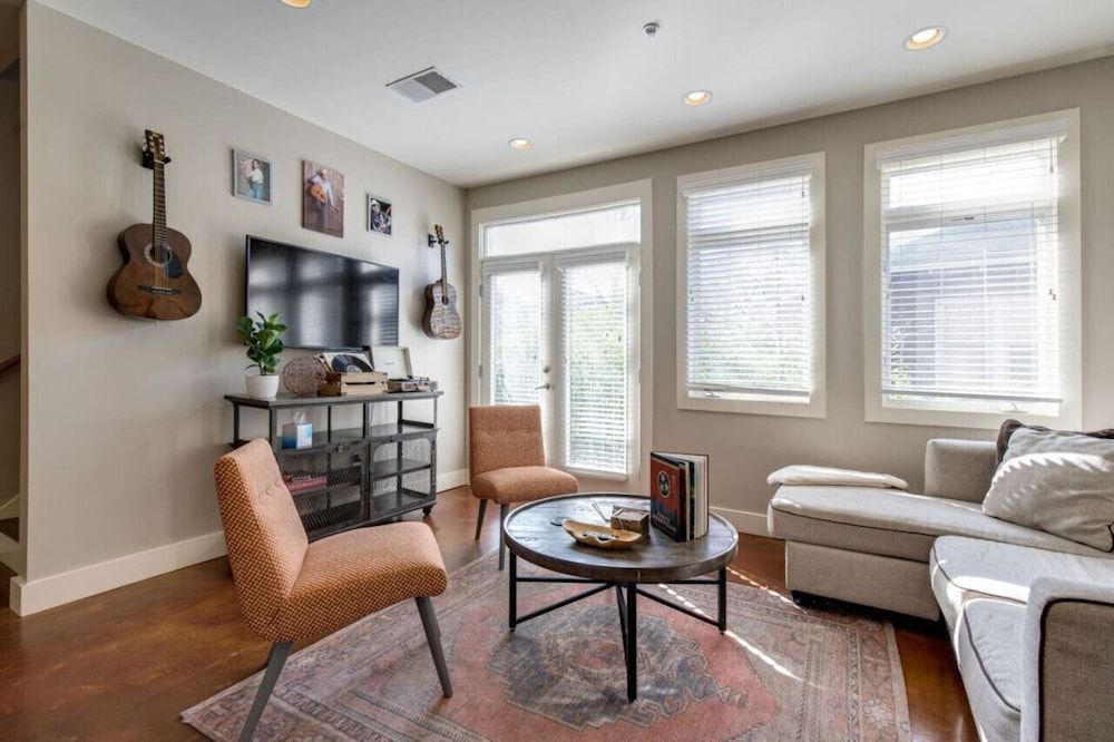 Star Studded - Near Music Row- Private Balcony 1