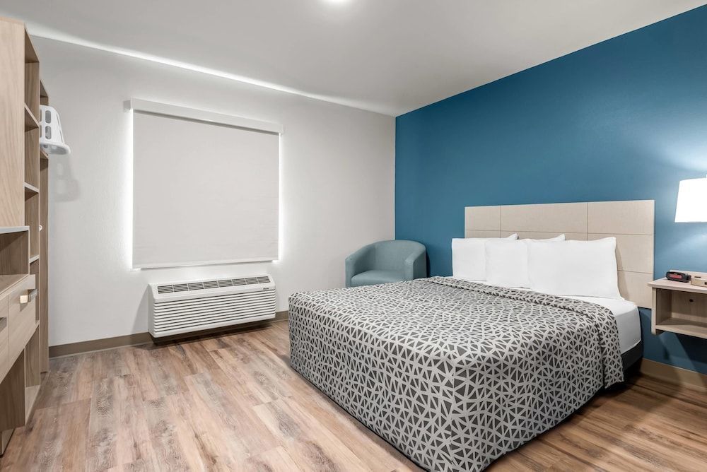 WoodSpring Suites Lancaster North 1