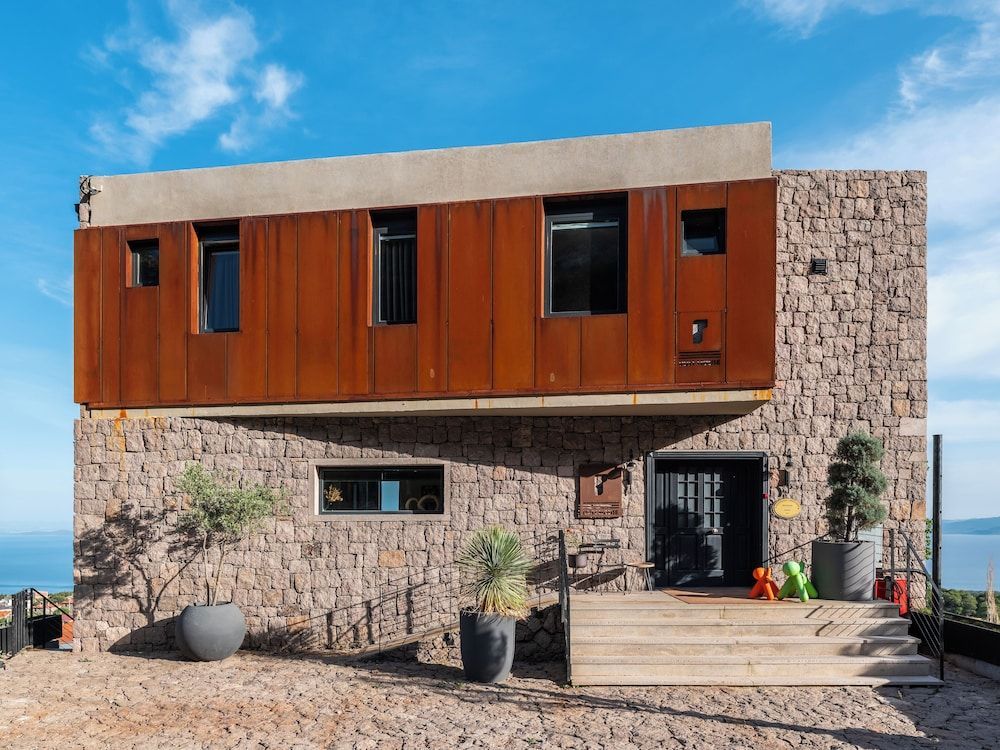 Rust House 1
