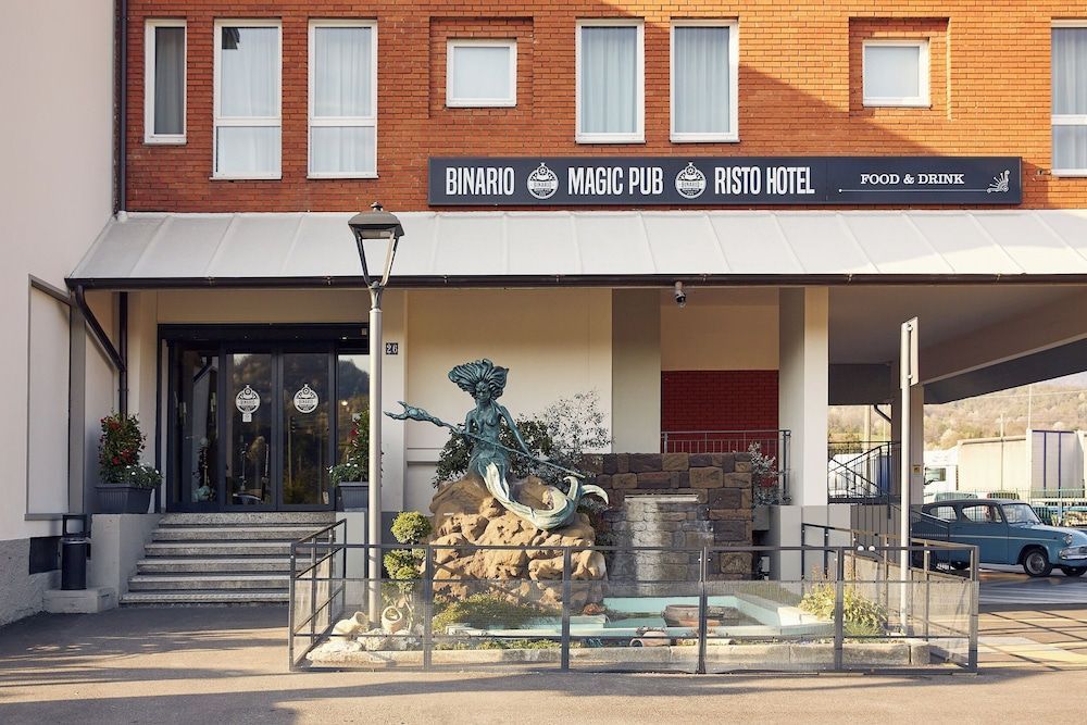 Binario Magic Hotel 1
