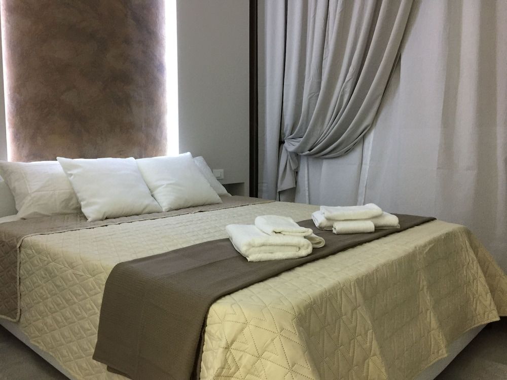 Turin Central Rooms 1