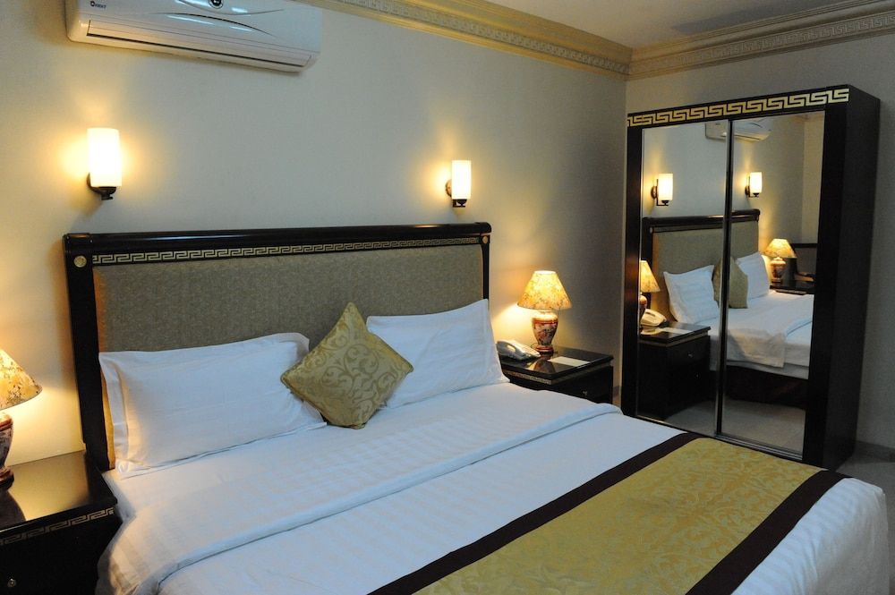 Cedar Hotel 1