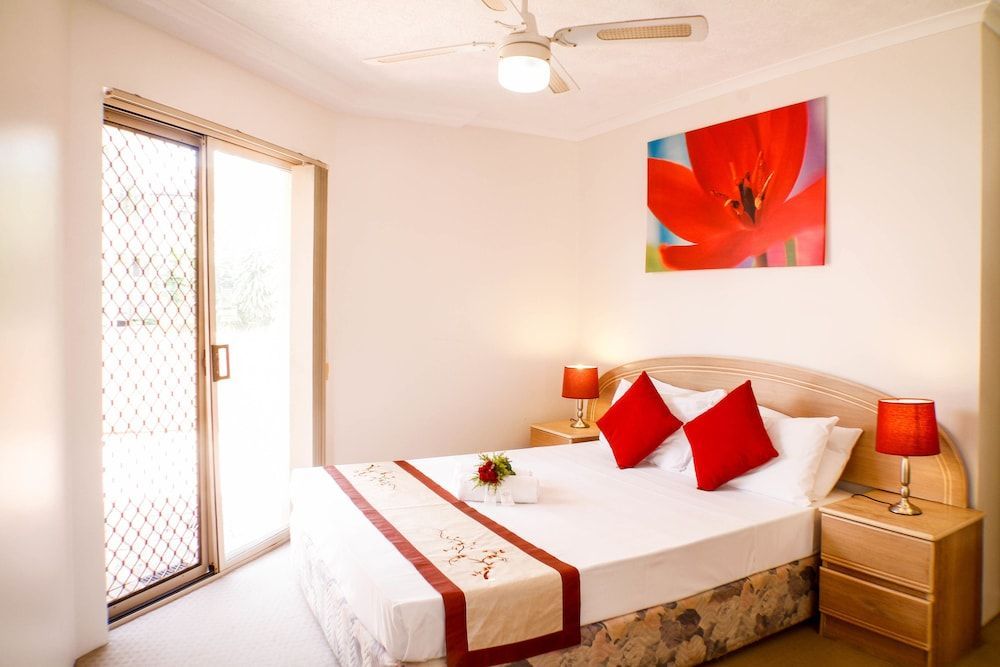 Surfers Riverside Apartments 2