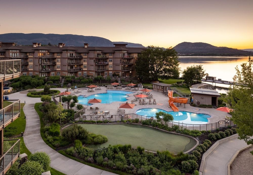The Cove Lakeside Resort 1