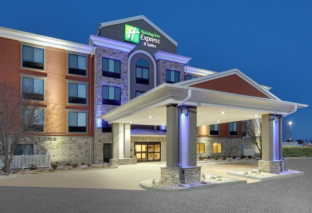 Holiday Inn Express & Suites MITCHELL by IHG 1