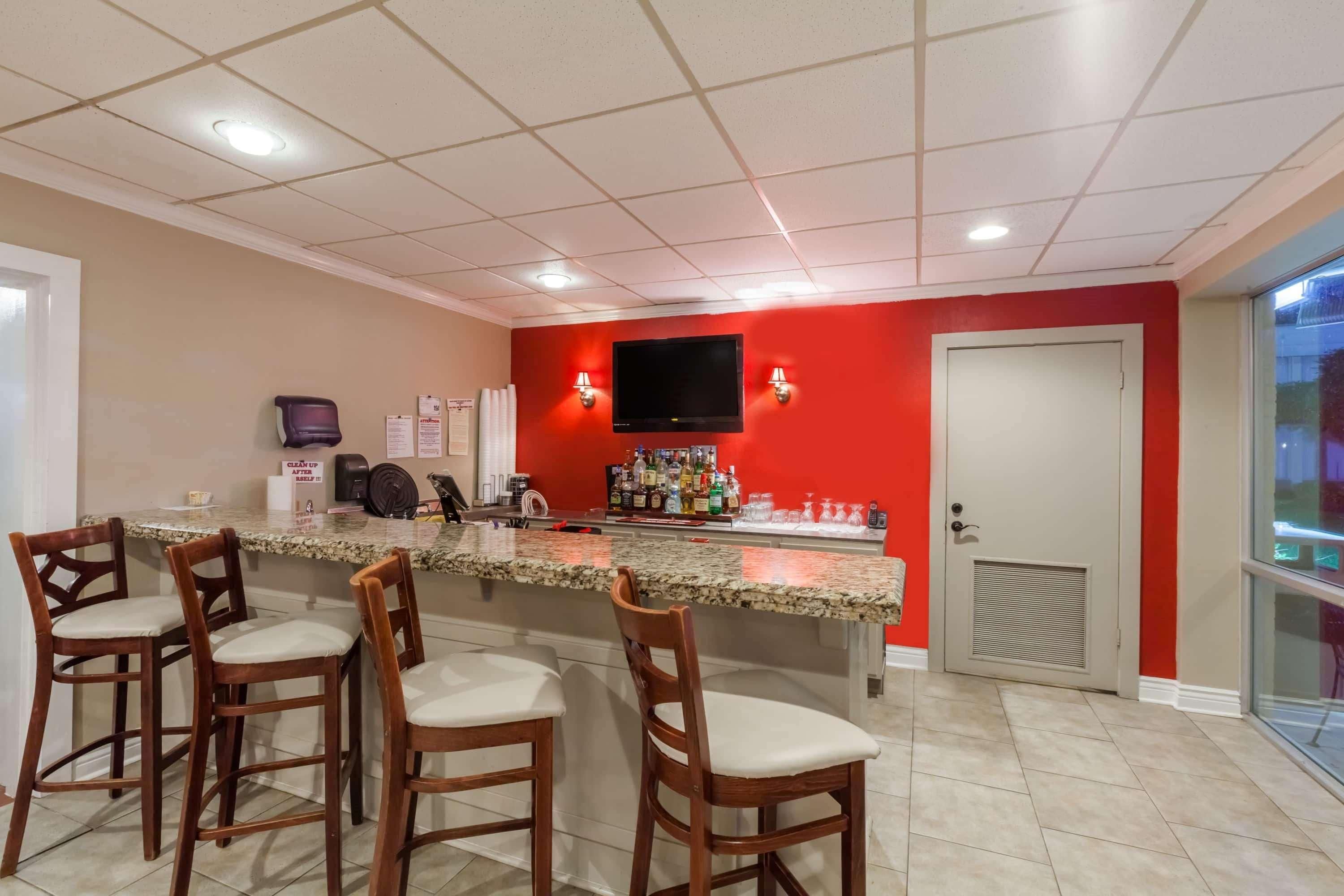 Ramada by Wyndham New Iberia 2