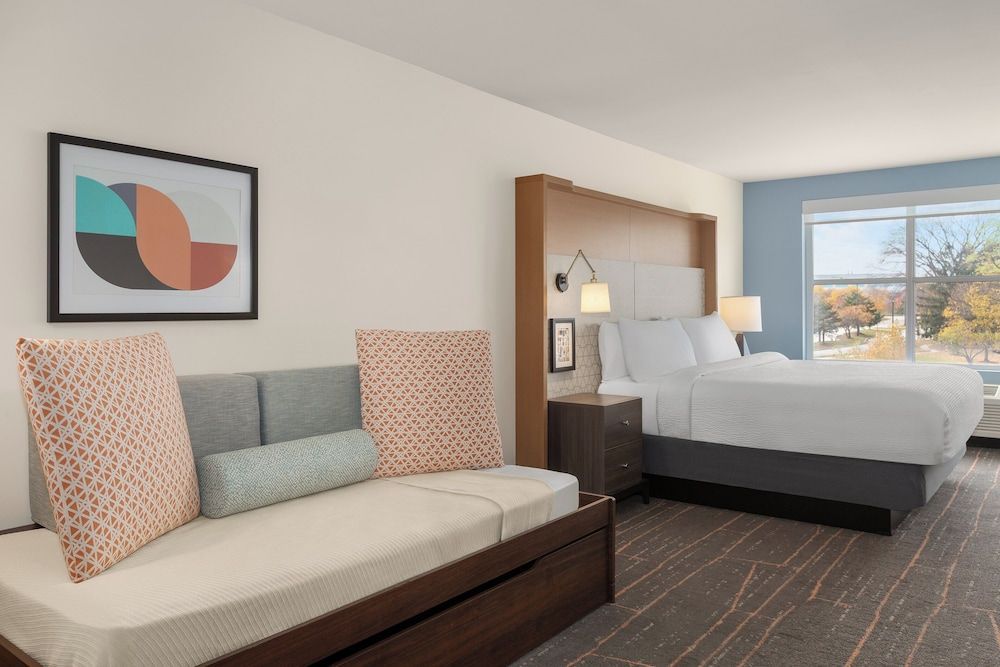 Holiday Inn & Suites DETROIT - TROY by IHG 1
