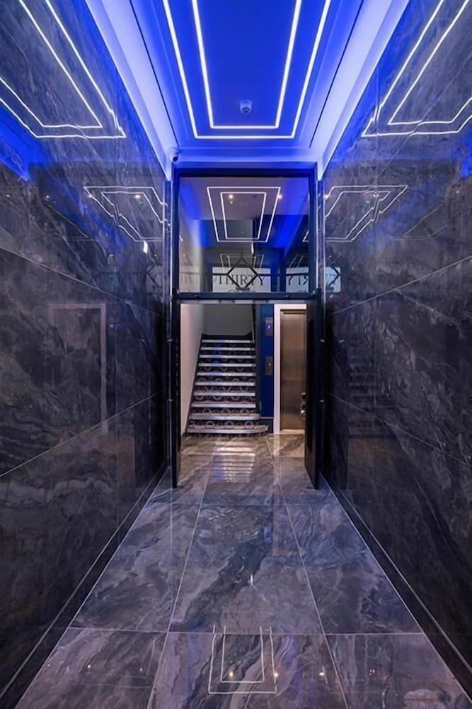 Cavern Quarter Apts - 31 North John St 2