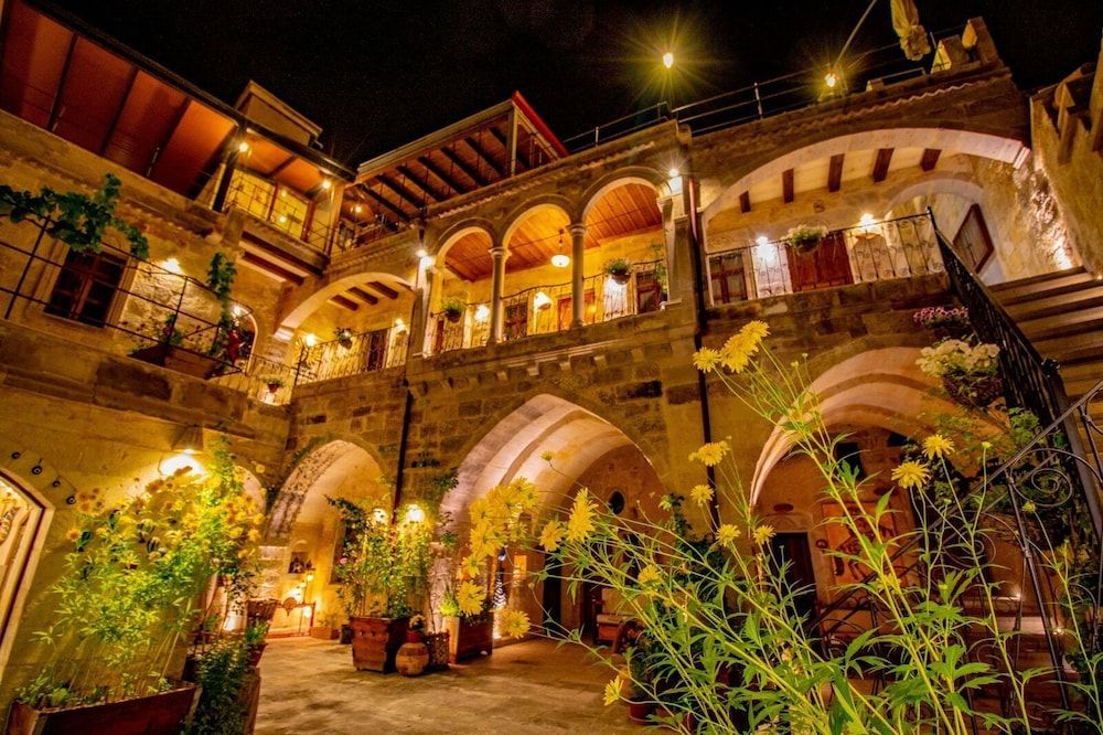 Aren Cave Hotel And Art Gallery 1