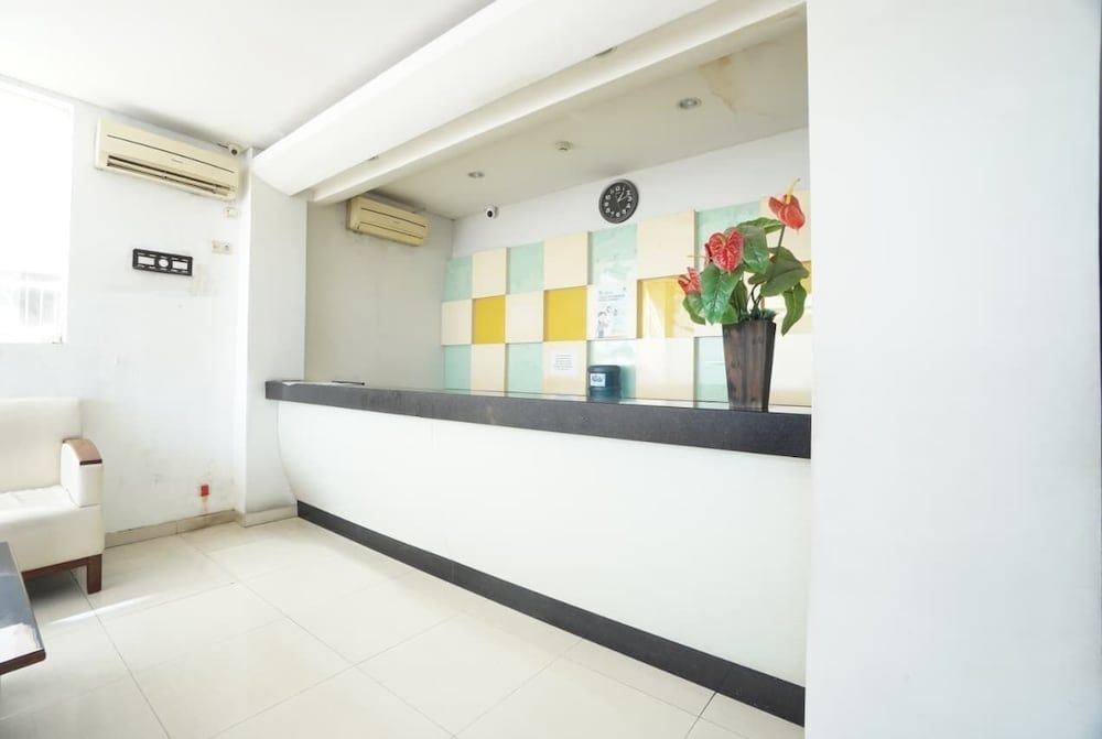Townhouse Oak Hotel Niaga Surabaya 2