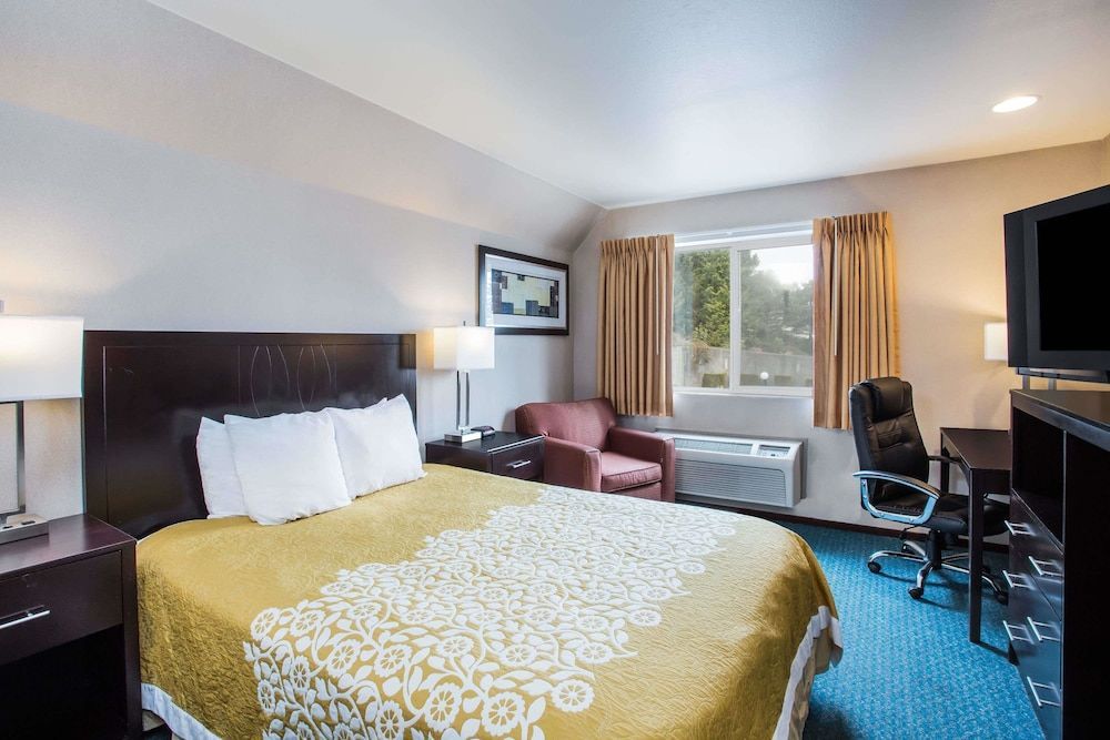 Days Inn by Wyndham Seattle Aurora 1