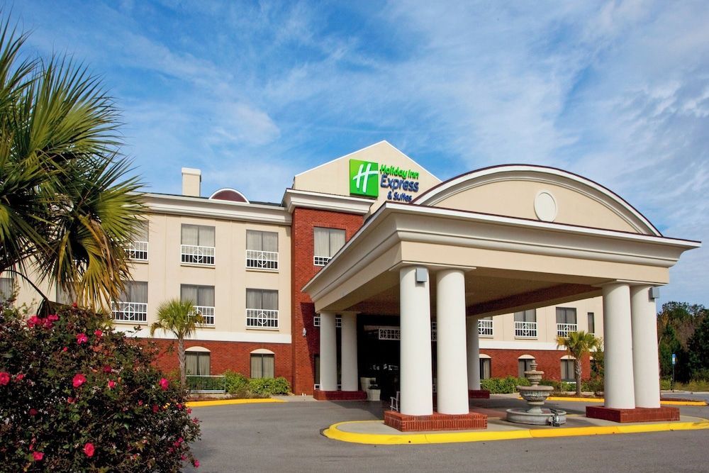 Holiday Inn Express & Suites QUINCY I-10 by IHG 1