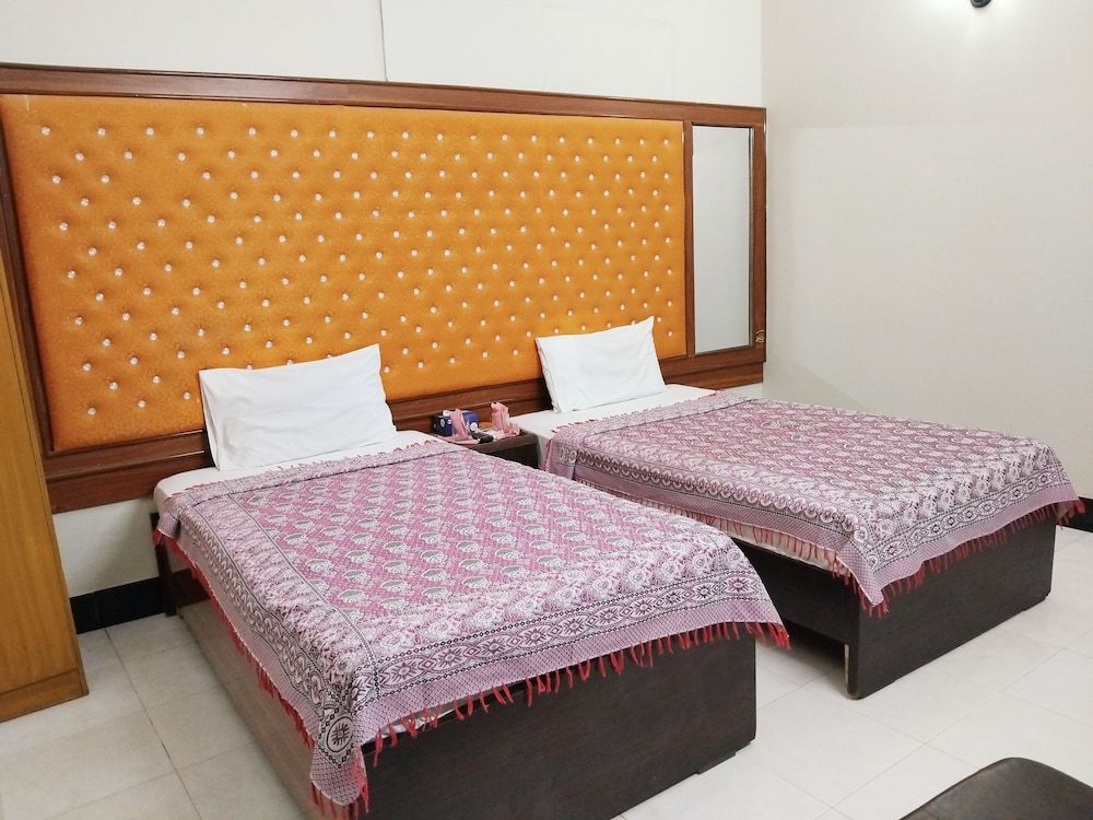 Cosy Inn Guest House Near Liaquat Nat Hospital 2