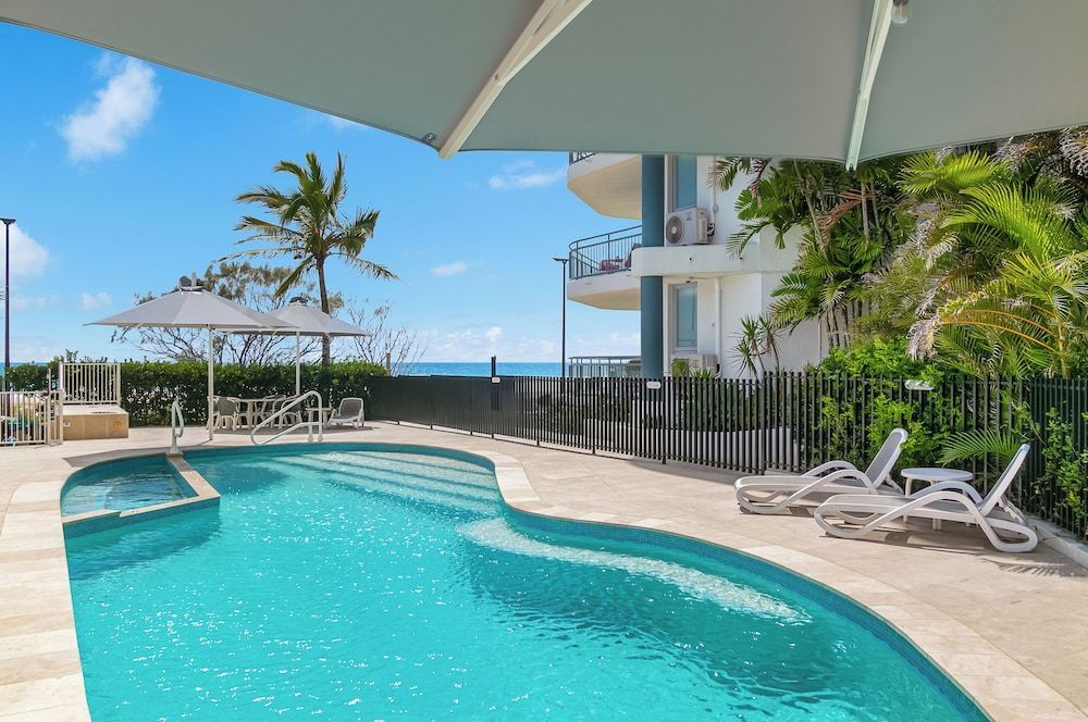 Oceanside Resort - Absolute Beachfront Apartments 1