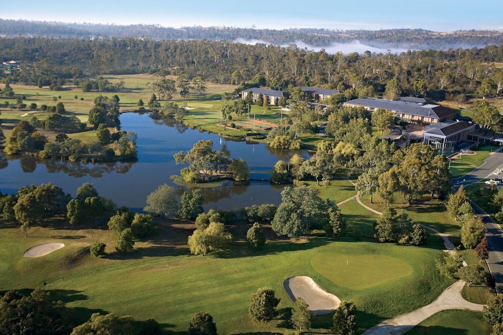 Country Club Tasmania 1
