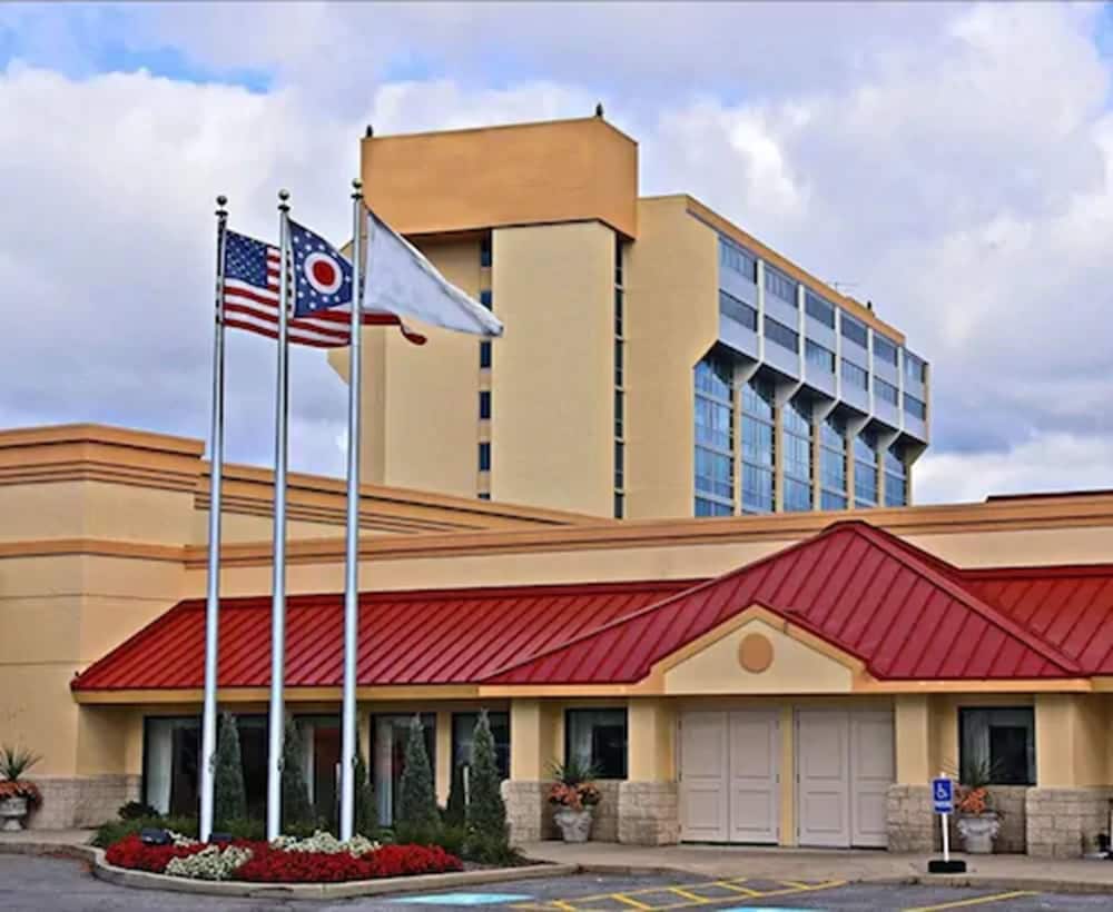 Wyndham Cleveland Airport 1