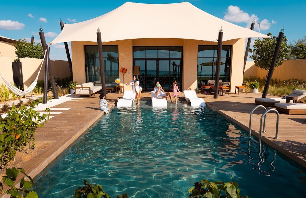 Bab Al Nojoum Hudayriyat Villas 2