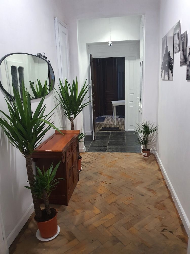 AMEN Aparthotel Curie 8 1