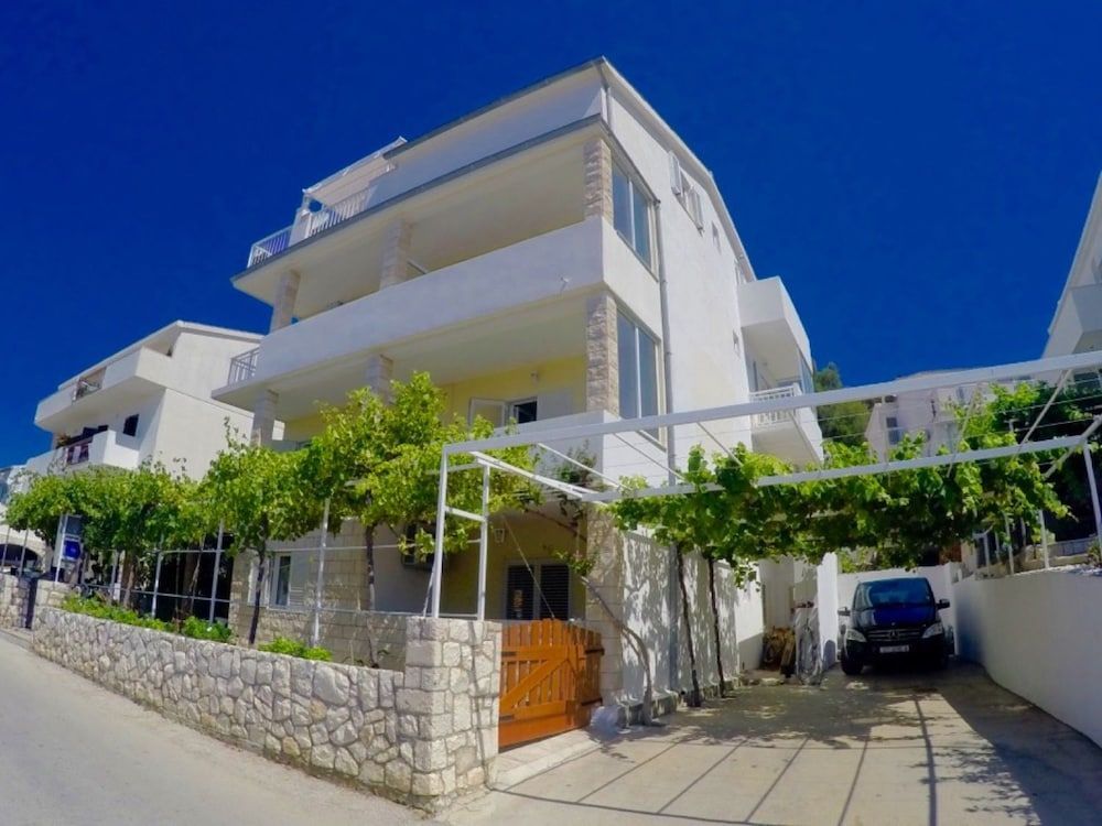 Vila Lacman 1