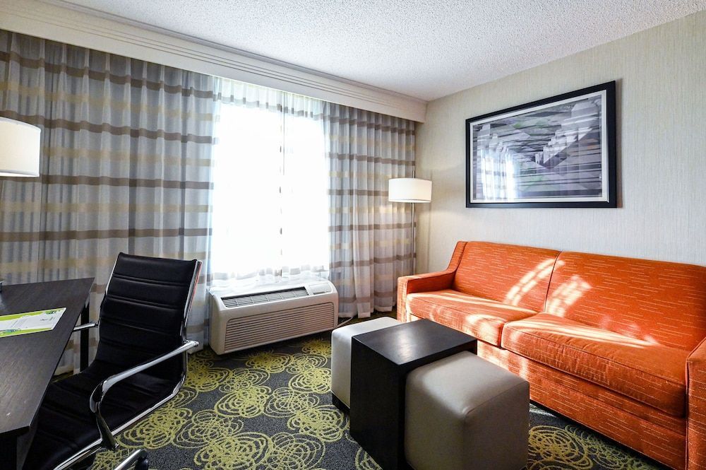Holiday Inn CHARLOTTESVILLE-UNIV AREA by IHG 1