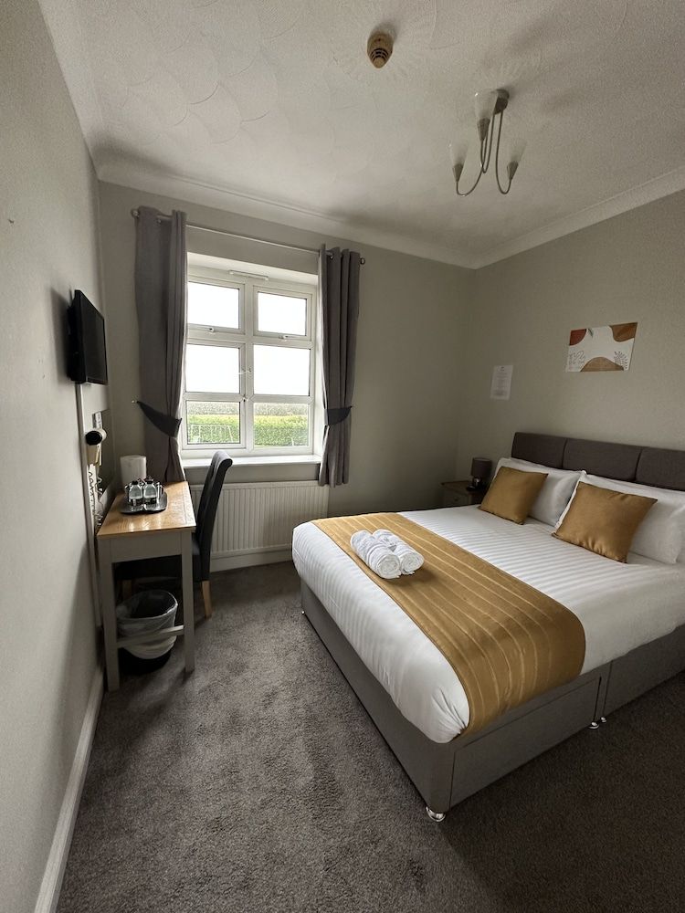 Rettendon Lodge 2