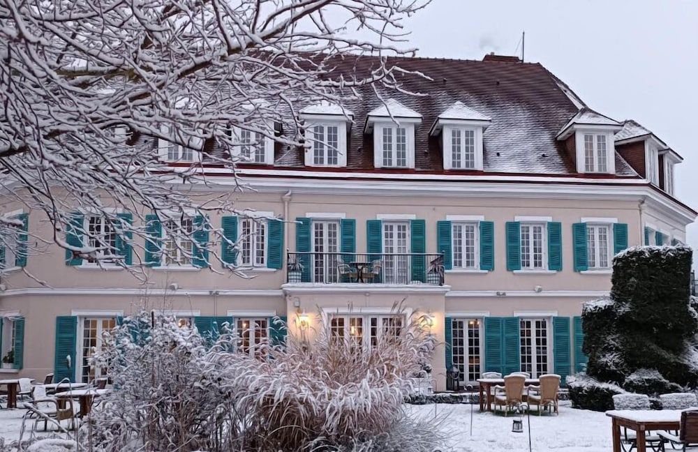 Chateau De Montreuil 1