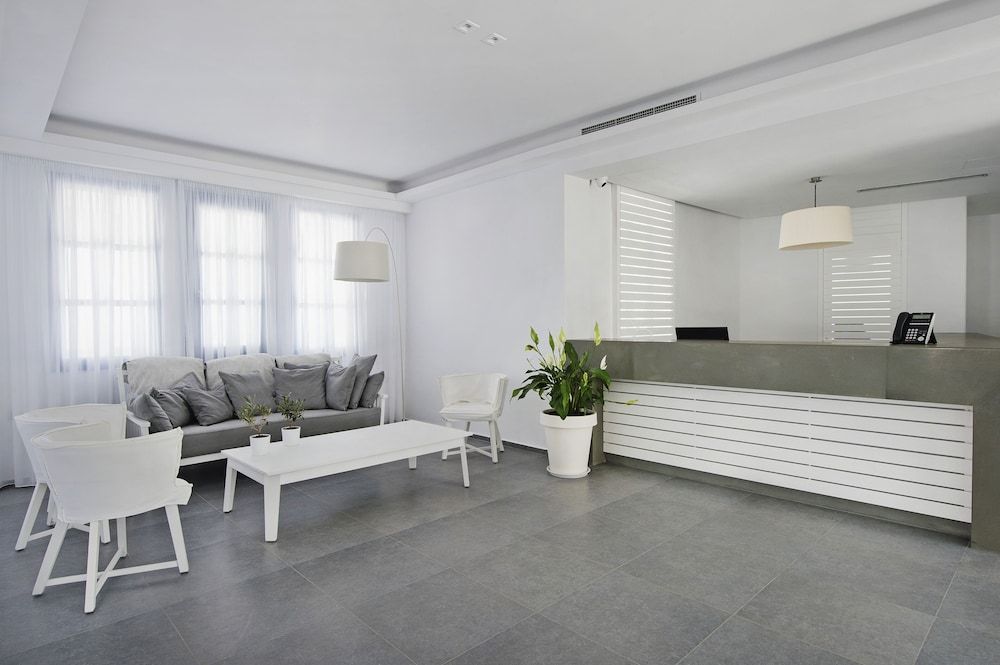 Acroterra Rosa Luxury Suites & Spa 2