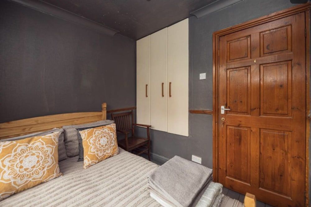 Frankys Place Residence in Leeds 1