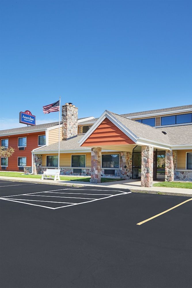 AmericInn by Wyndham Elkhorn Near Lake Geneva 1