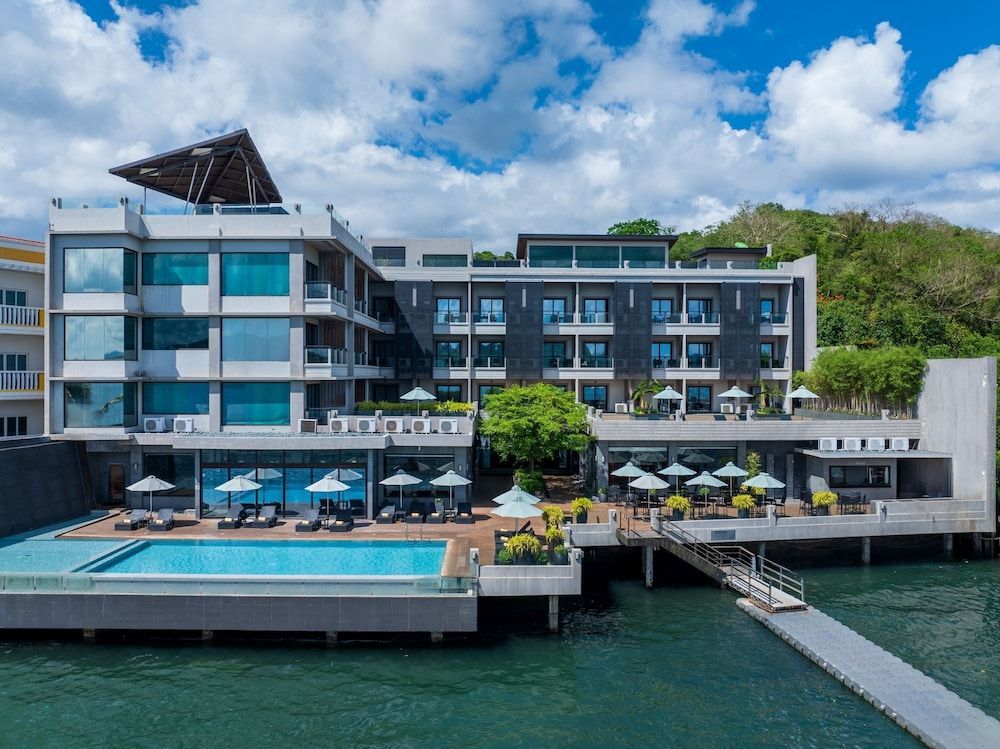 Two Seasons Coron Bayside Hotel 1