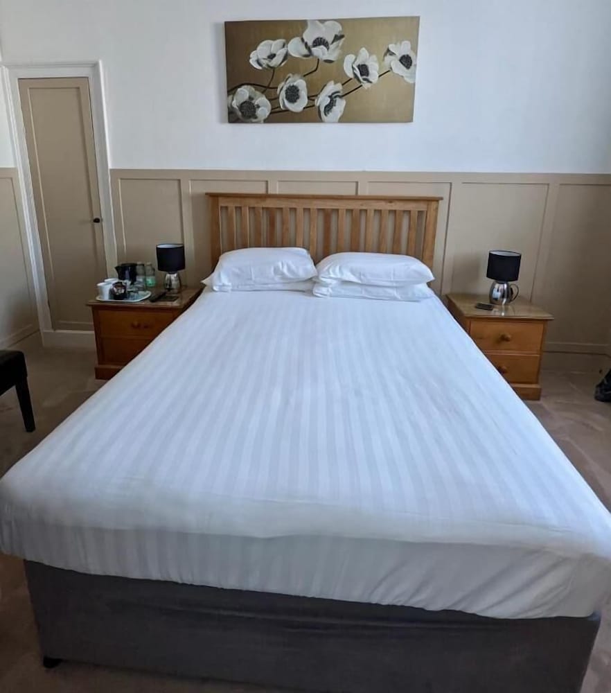 Helmsman Guesthouse 1