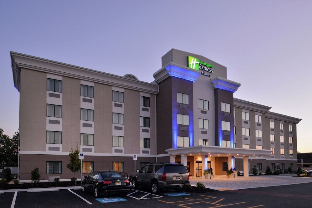 Holiday Inn Express and Suites West Ocean City by IHG 1