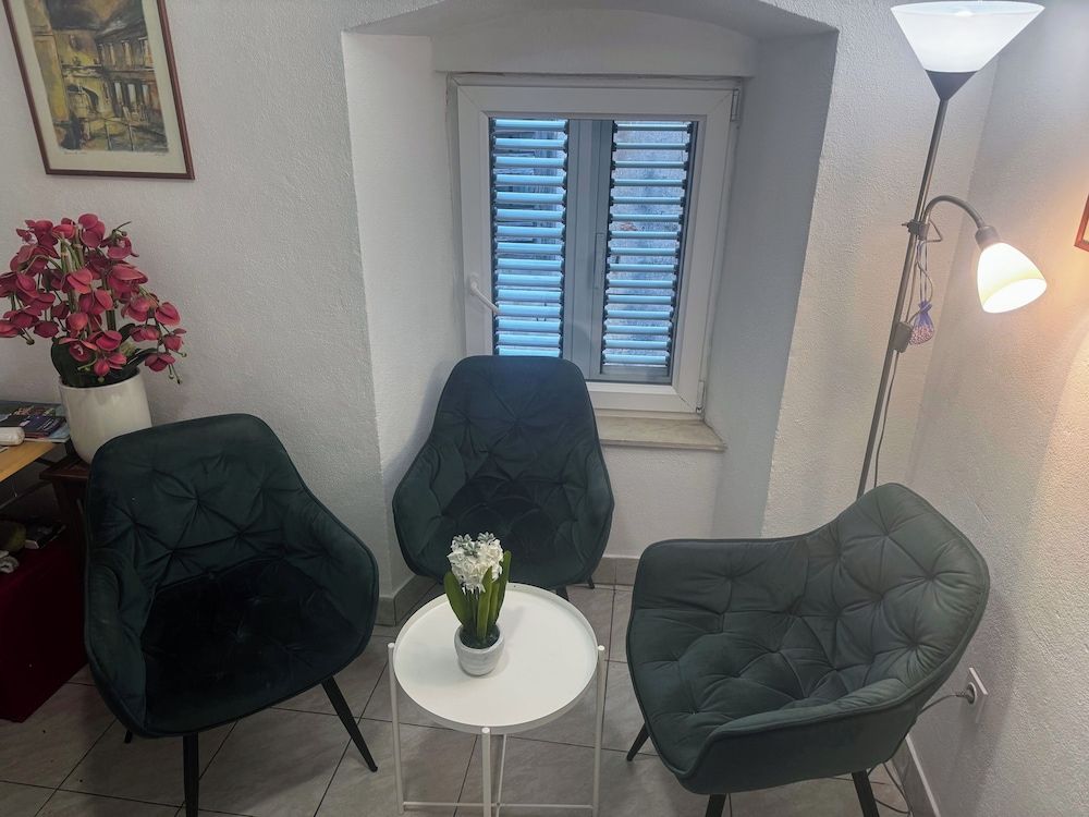 Damira Rooms 2