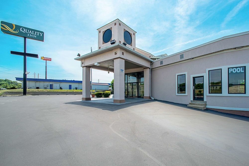 Quality Inn Near Six Flags St. Louis 1