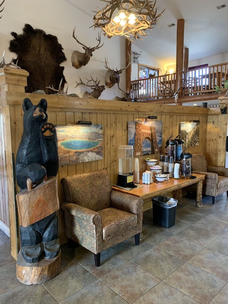 The Antler Lodge - Gardiner 2