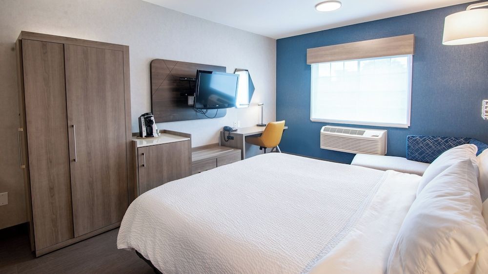 Holiday Inn Express OAKDALE by IHG 2